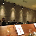 IL TEATRINO DA SALONE - グラマラスなカウンター席風景