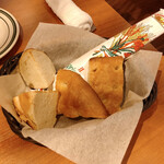 ヴィネリア グーフォ - 突き出し　パン、グリッシーニ