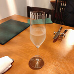 ヴィネリア グーフォ - スパークリングワイン　600円