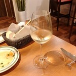 ヴィネリア グーフォ - グラスワイン白　600円〜