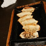 Umakaraagetoizakameshimiraizaka - 鉄板焼き餃子