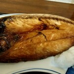 やま - さば焼きはデカイ一夜干しが丸ごと一匹