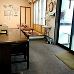 やま - 中央のメインテーブルと仙台の奥座敷