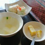 Purikku Tai - セットのスープ、生春巻き、デザート