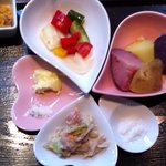 農家の台所カレー専門店 - 食べ放題の美味しいジャガイモとピクルス