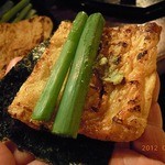 しょうわ - 海苔で揚げとねぎを巻いて