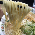 Gyouza No Oushou - 麺リフト。