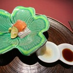 赤坂 渡なべ - お造り：サクラマスの昆布締め、サヨリ