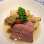 赤坂 渡なべ - 煮物：筍　牛　山菜の天ぷら