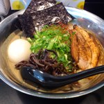 ヘルズキッチン - アルティメッ豚骨久留米（味玉入り）