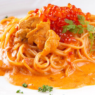 開店以来人気の名物「ウニとイクラのスパゲティ」をぜひ。