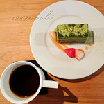 海と山のまにまに - 抹茶のケーキとコーヒー