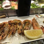 KIOSKO Universal - 奥がショーケース。