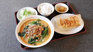 Hoan Yon - 担々麺と羽付き餃子（4コ）セット
