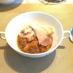 La Brianza - 近江牛モルツェッロ 愛農ポークの自家製ハム添え。モルツェッロはピリ辛なのだけど、素材の甘みも引き出されていてほんと美味。愛農ポークの自家製ハムが味わいやさしくて、大好きです。