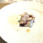 La Brianza - ティラミスのミルフィーユ仕立てラズベリーソース(というような記憶)。キュートで春らしく、おしゃれ～　定番のおいしいティラミスがおしゃれにドレスアップしたような。甘酸っぱいソース合ってておいしかった～