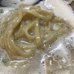 ラーメン家 みつ葉 - 自家製中太麺 アップ