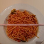 ArzonieITALIA - 鶏ひき肉と軟骨、芽キャベツのトマトソースパスタ　お皿の直径24cm