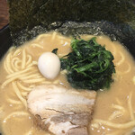 横浜家系ラーメン 金山家 - 横濱家系ラーメン ( ´θ｀) 醤油味で 麺固め 味濃いめ 油 少な目