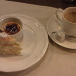 クレーム ブリュレとベークドチーズケーキ、コーヒ