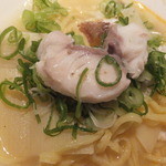京 静華 - ちぢれ麺　鯛のせ