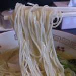 博多風の細麺は林製麺のもの