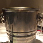 京 静華 - 杏仁豆腐の入ったクーラーバケツ