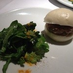 京 静華 - 鴨ミンチハンバーガー グリーン野菜と。