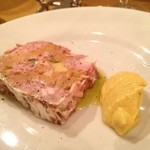 オステリア　コマチーナ - おつまみ定番、豚パテ