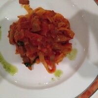 エリオ・ロカンダ・イタリアーナ - パンチェッタとアーティチョーク、トマトソースのタリアテッレ