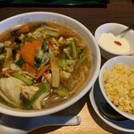 ニューちゃいな - 五目あんかけ麺セット（890円税別）