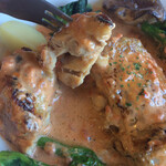 ブリッコ - 厚切り鶏モモ肉にトマトクリームソース