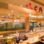 Kaisenton'Ya Fujimaru - 清潔感漂う明るい店内！水槽もいっぱいでたくさん魚が泳いでます！