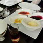 カフェアロンジ - クロテッドリームとジャムとメープル