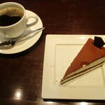 Biruzukafe Katahara Isshikiten - Bセット 440円（税込）のケーキと コーヒーのセット。　　　　　2020.03.08