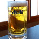 すし廣 - 生ビール（小ジョッキ￥450）。今回は列車の旅なので飲酒OK。外は寒くても、ビールは美味！