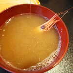 すし廣 - 味噌汁には甘海老入り。以前北海道で食した、シマエビほど濃厚な出汁は出ないが…