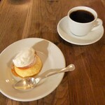 ムーン ミカ タカハシ コーヒー サロン - プリンと月の森の雪。