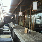 江ノ島小屋 - テラス席はたっぷり用意してある。