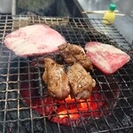 美奈登 - 牛タンも   焼いてしまえば   ただの肉