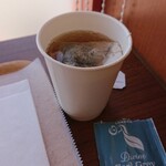 Patisserie SOURIRE - 紅茶。アールグレイ。紙コップとティーバッグを渡され、セルフで。