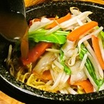 腹八分目 - 「野菜たっぷりあんかけ焼きそば」たっぷり280円☆