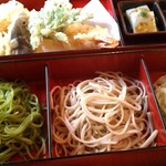 Edokawarisoba Iijima - 天三色（左から抹茶そば、二八そば、木の芽そば）