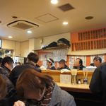 やきとんのみつぼ - 土曜20時半過ぎ、店内は超満員！