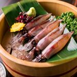 「猴子之季套餐」包含烤螢火蟲魷魚、櫻花鯛魚等9道菜以及3小時無限暢飲