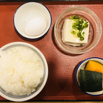 岡山大元食堂 - ライス、生卵、カボチャ、冷奴　３７４円