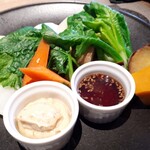 Linio - 蒸し野菜（ソース2種）