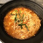 Hantejiya - ユッケジャンラーメン(サラダ、海苔、コーン茶)1030円