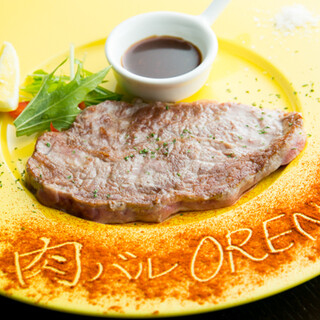 厳選肉のステーキや季節野菜のバーニャカウダ。素材にこだわり◎