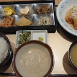 Jinenjo Mugitoro Obanzai Sanyaku Seiryuuan - 海老入り湯葉春巻き銀あんかけ御膳1380円(税別)